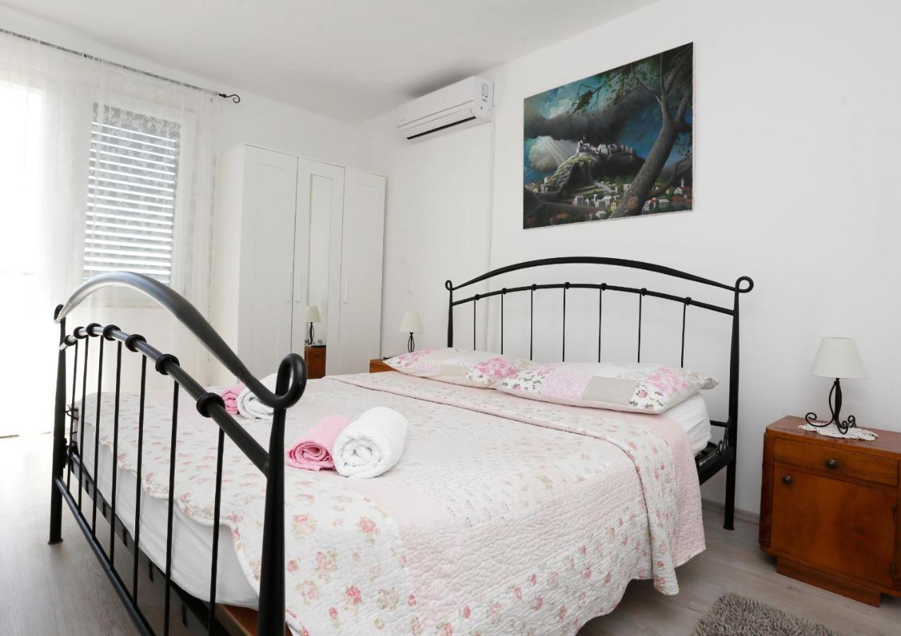 Holiday Home Miklica Klis Bagian luar foto