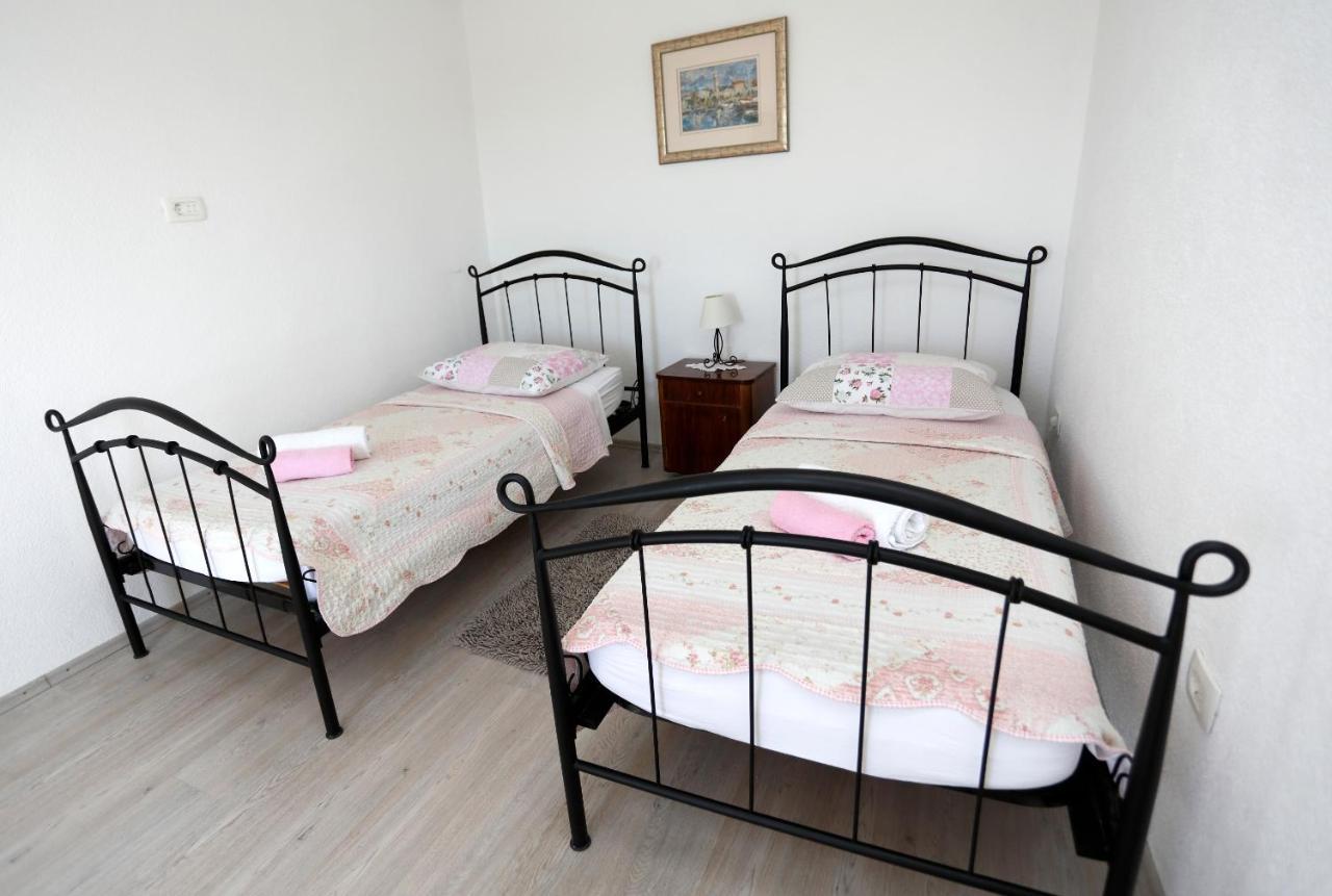 Holiday Home Miklica Klis Bagian luar foto