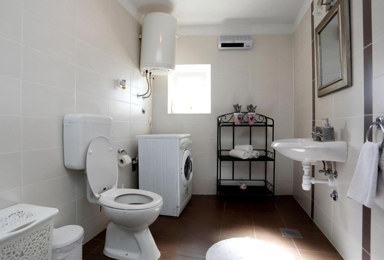Holiday Home Miklica Klis Bagian luar foto