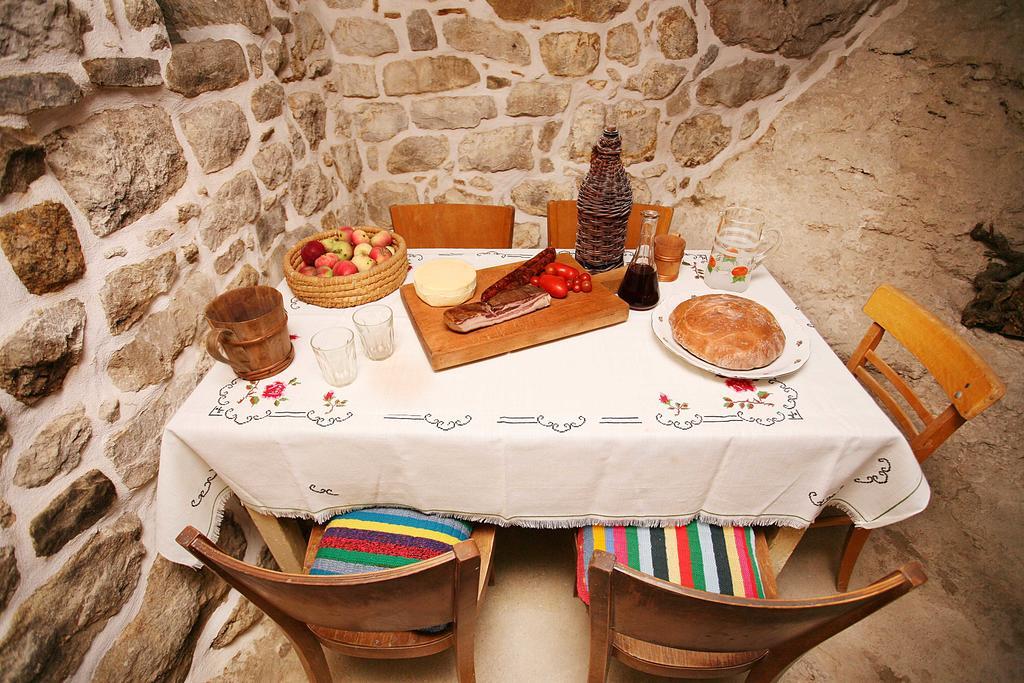 Holiday Home Miklica Klis Bagian luar foto